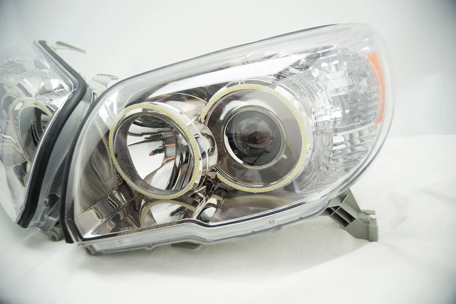 2006-09 Toyota 4Runner Sport Projector Headlights // ORACLE Plasma White Halos