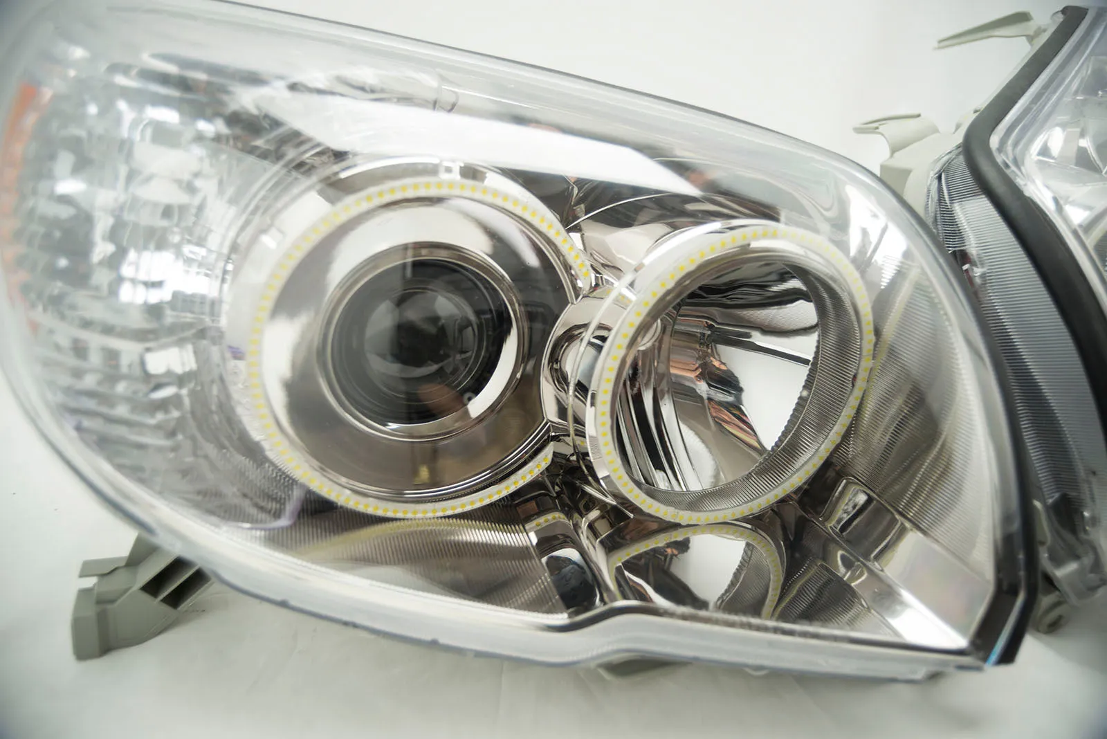 2006-09 Toyota 4Runner Sport Projector Headlights // ORACLE Plasma White Halos