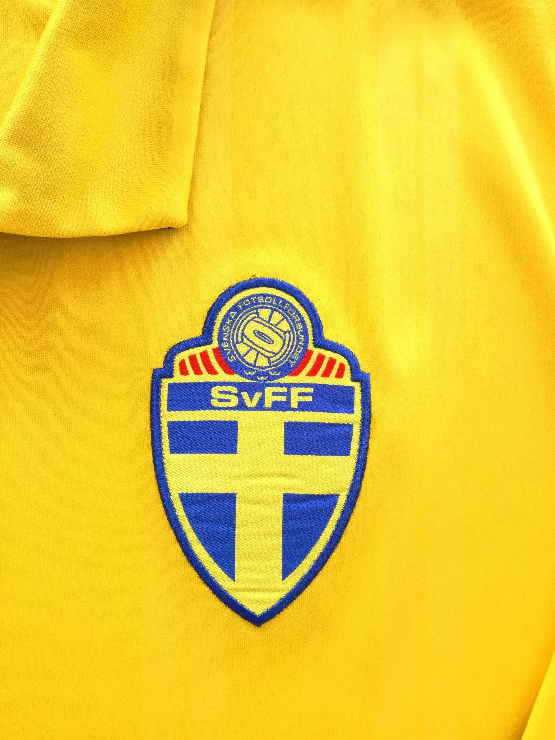 2009/10 Sweden Home Football Shirt (XXL)