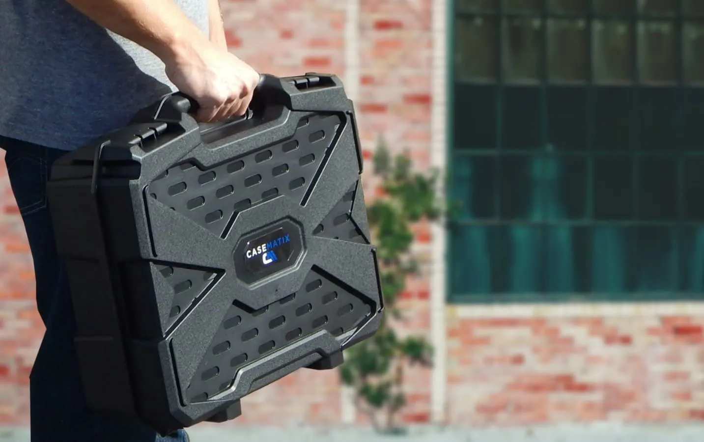 CASEMATIX Projector Travel Case with Hard Shell Outer & Foam Interior Compatible with Select Epson VS240, VS345, VS340 3LCD, XGA, SVGA & 3D Projectors