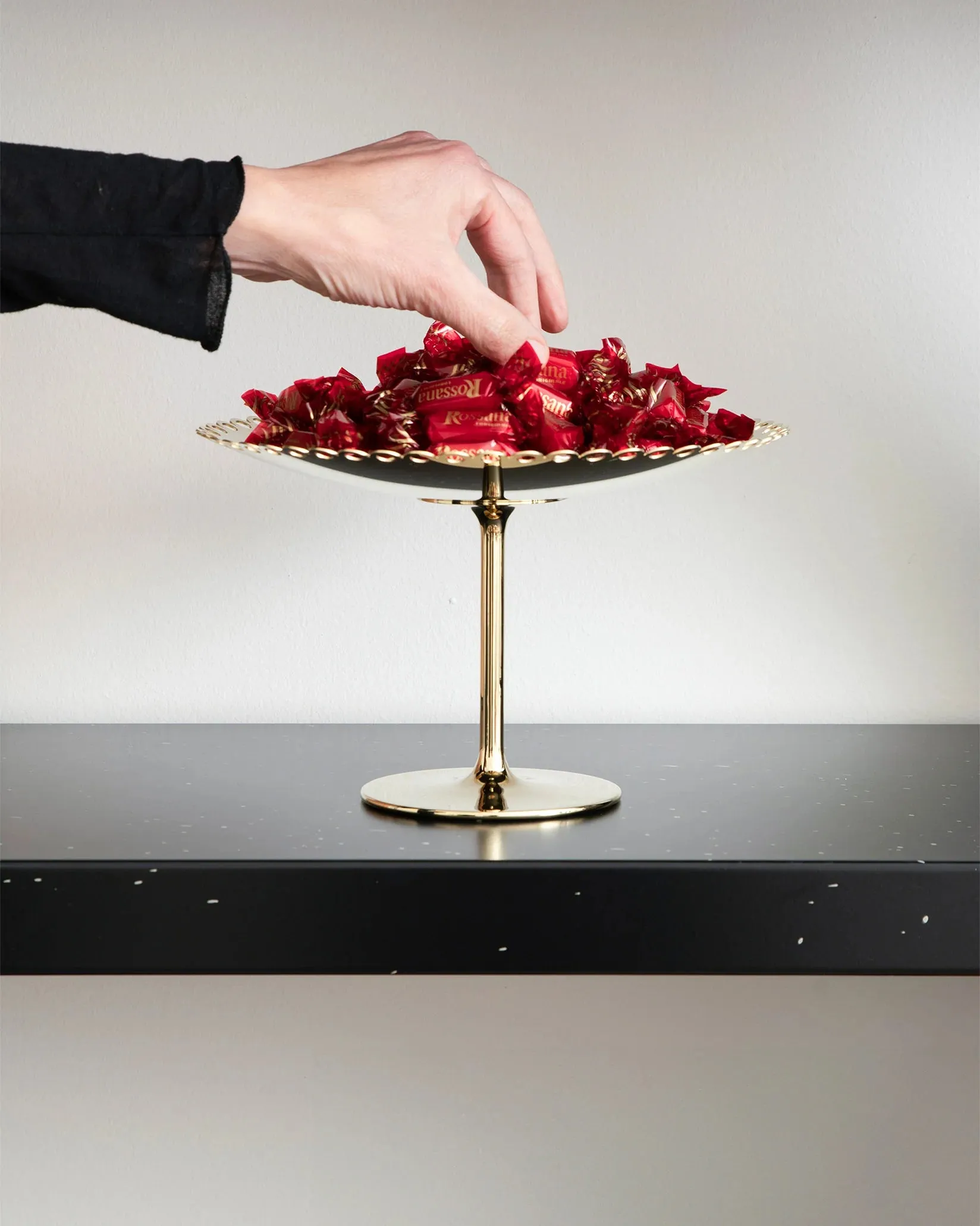 EDGES CAKE STAND