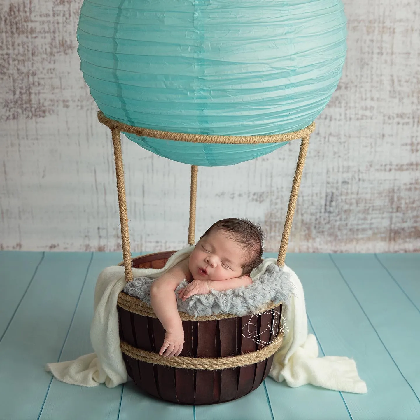 Hot Air Balloon Basket AND 6 Balloons - Brown Basket
