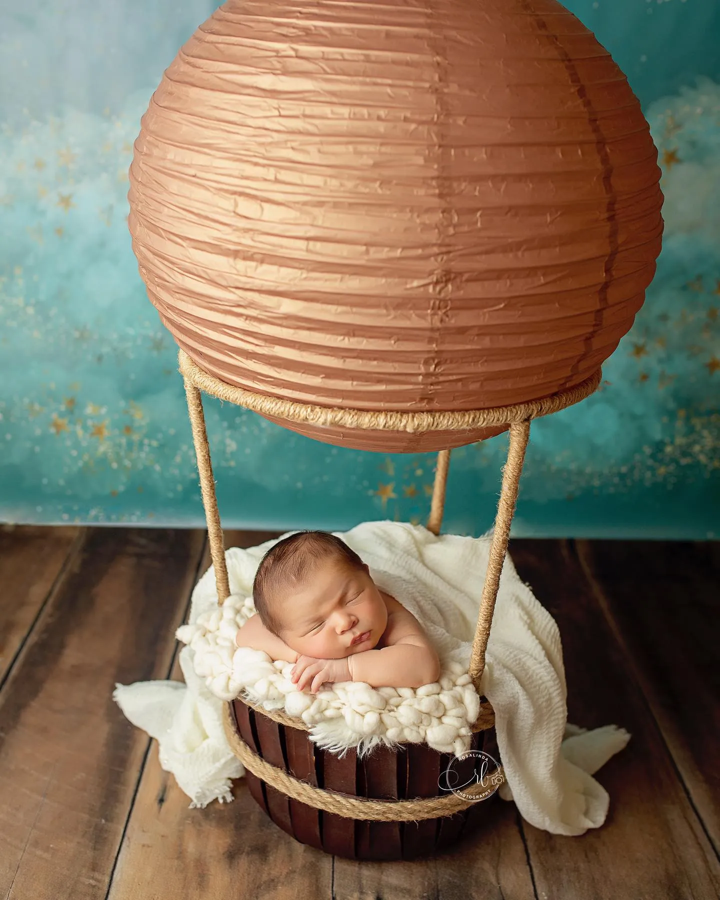 Hot Air Balloon Basket AND 6 Balloons - Brown Basket