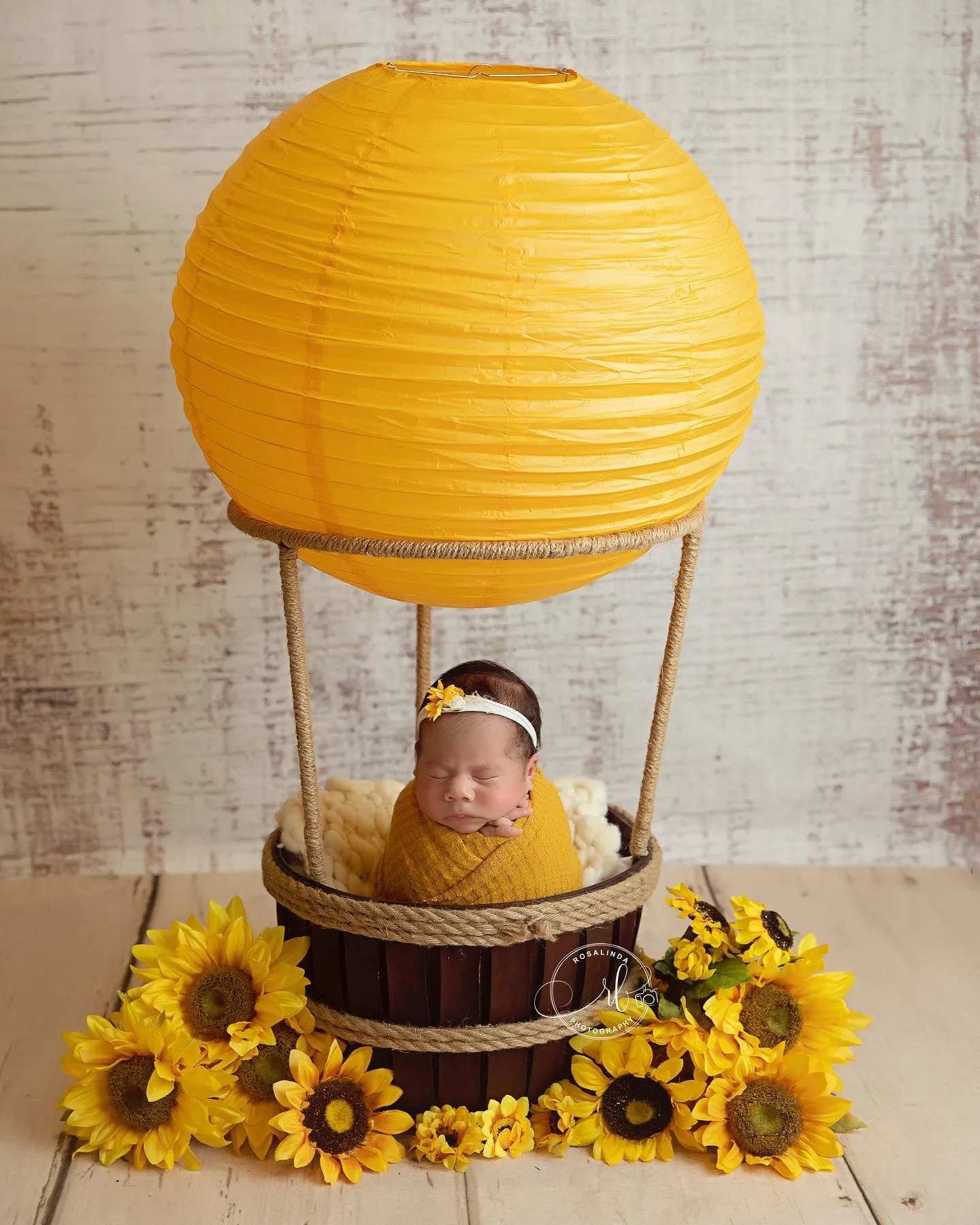Hot Air Balloon Basket AND 6 Balloons - Brown Basket