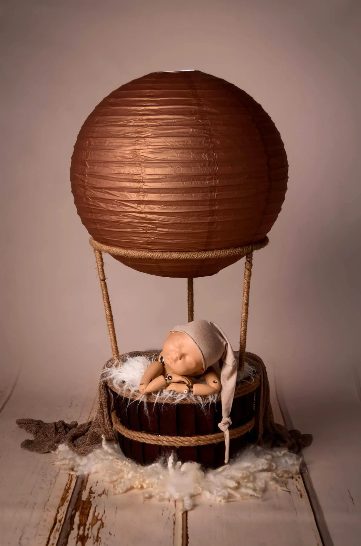 Hot Air Balloon Basket AND 6 Balloons - Brown Basket