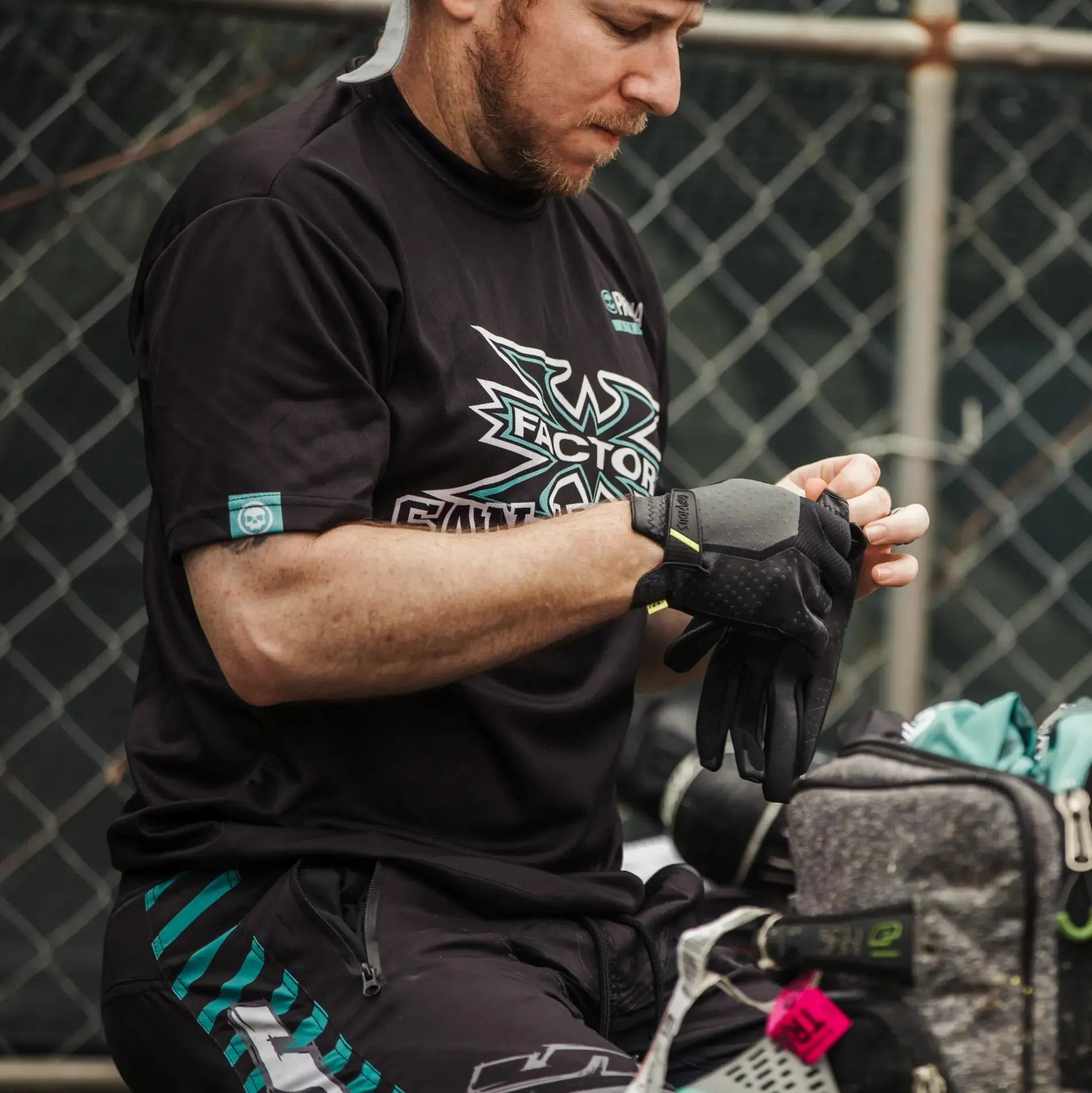 INFAMOUS™ PRO DNA SICARIO GLOVES