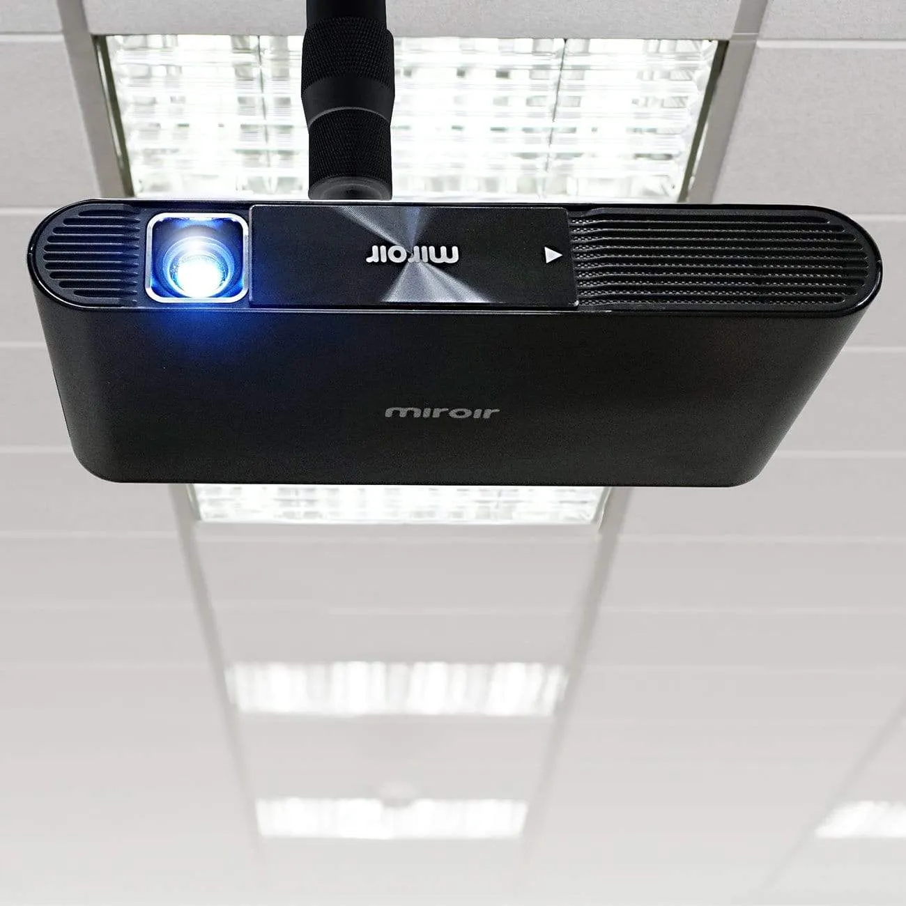 Miroir M631 Ultra Pro 1080p Projector, 700 LED Lumens, Battery-Powered, USB Type C Video and Charge