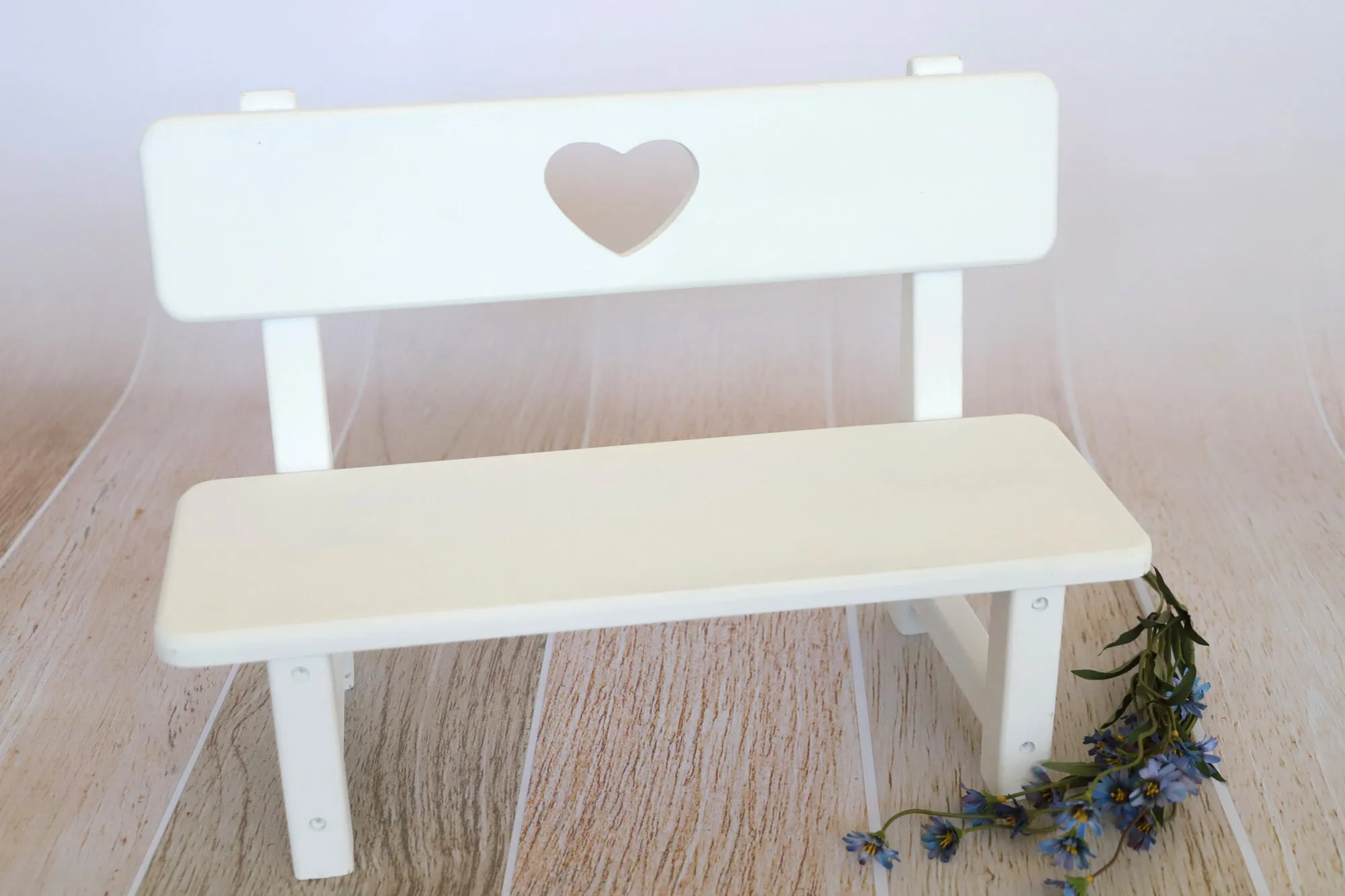 Park Bench - Heart Center - White