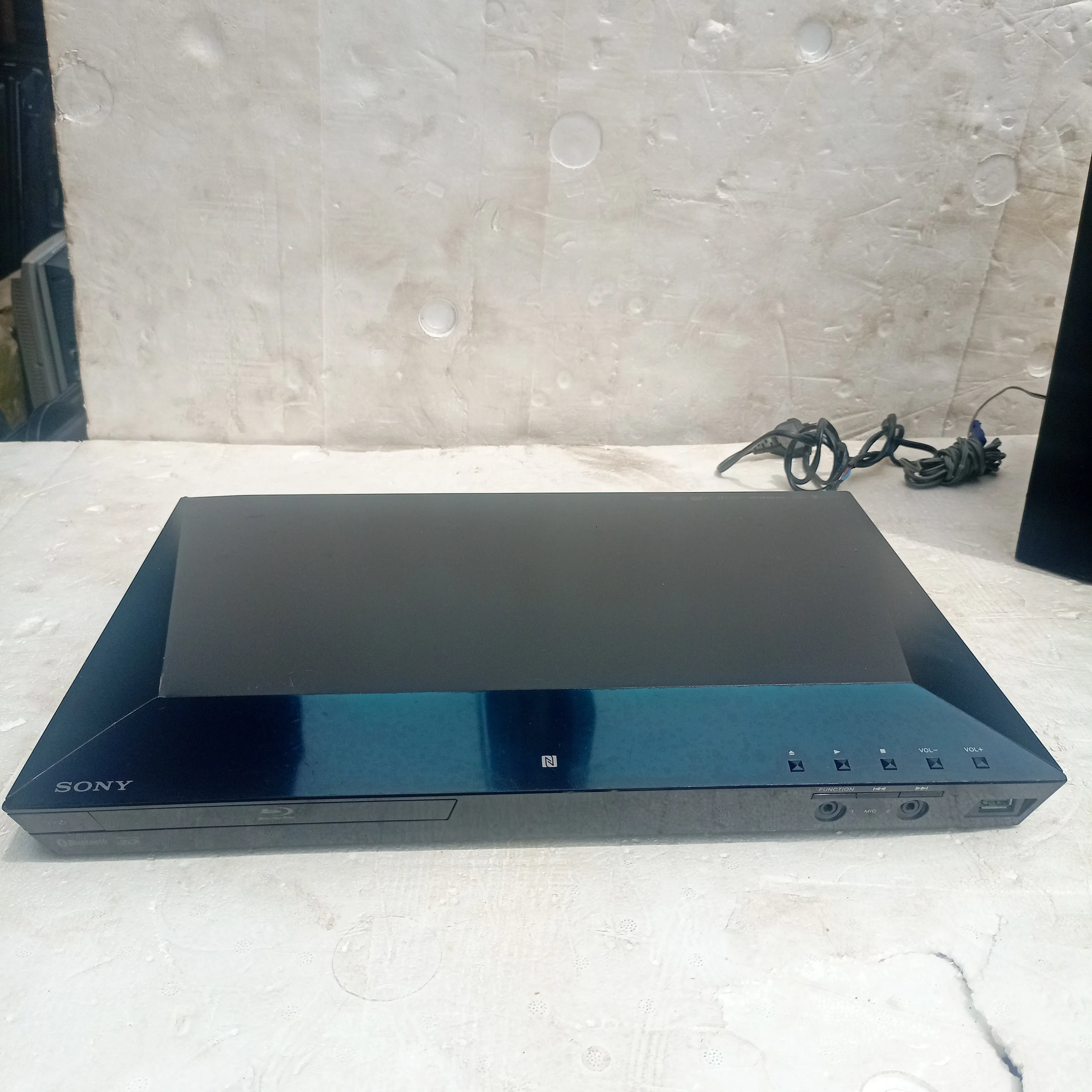 Sony BDV-E4100 5.1Ch 1000Watts Bluetooth Smart 3D Blu-ray DVD Home Theater Machine Head (Wifi, Netflix) - Foreign Used